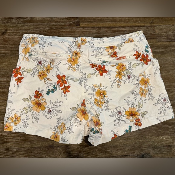 Market & Spruce Floral shorts - Picture 2 of 5